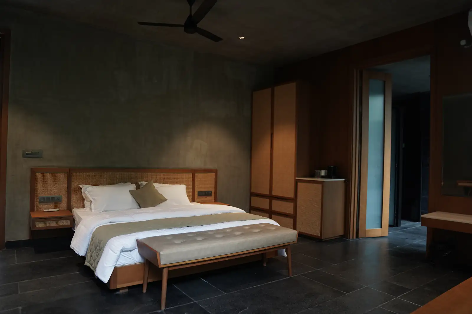 Minimalist suite bedroom